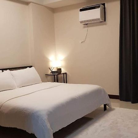 101 Newport Blvd C2 4F By Rechelle Nunag Pasay Exterior foto