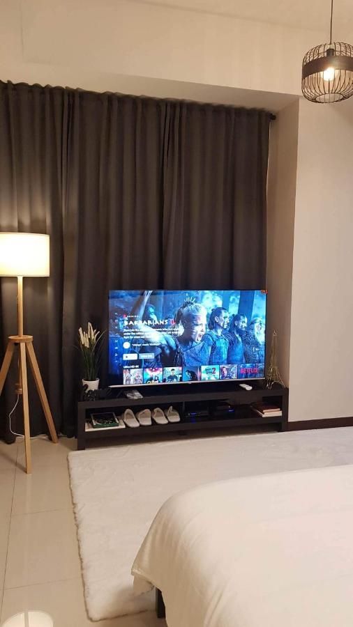 101 Newport Blvd C2 4F By Rechelle Nunag Pasay Exterior foto
