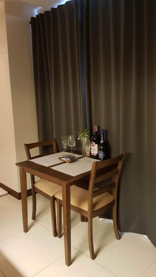 101 Newport Blvd C2 4F By Rechelle Nunag Pasay Exterior foto