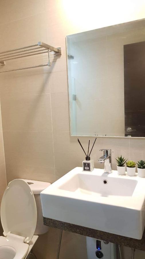 101 Newport Blvd C2 4F By Rechelle Nunag Pasay Exterior foto