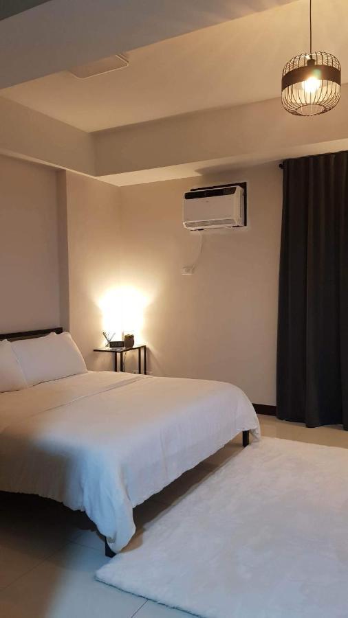 101 Newport Blvd C2 4F By Rechelle Nunag Pasay Exterior foto